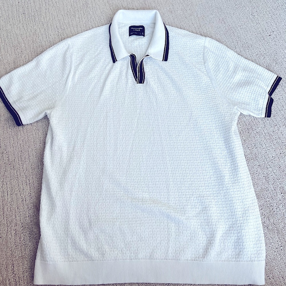 ABERCROMBIE & FITCH Mens Polo Collar shirt. Size medium cream red and navy color